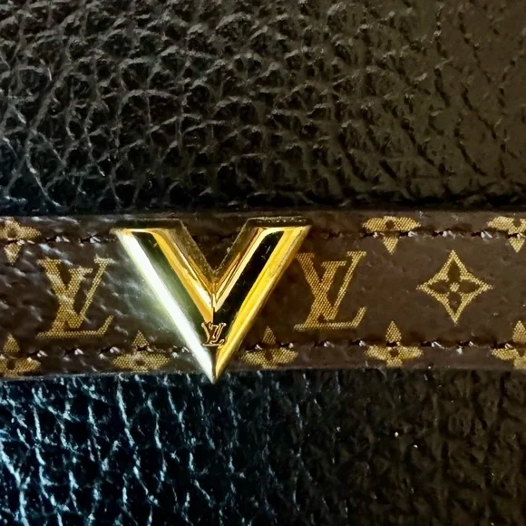 Louis Vuitton Brown and Gold Monogram Bracelet. Essential V 17. Sz 7-7.5. - Picture 2 of 5